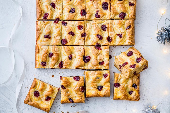 White chocolate cranberry cheesecake blondies White chocolate cranberry cheesecake blondies