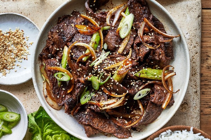 Bulgogi (Korean BBQ beef) A bowl of Bulgogi topped with sliced spring onions
