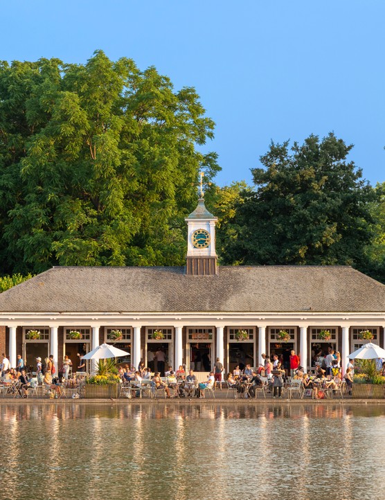 Cafe on the Serpentine Lake waterfront in Hyde Park Lido Cafe Bar beside the Serpentine in Hyde Park, London, England, UK