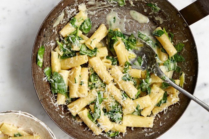 One-Pot Pasta Recipe With Goat’s Cheese And Spinach One-Pot Pasta Recipe With Goat’s Cheese And Spinach
