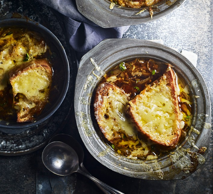 French recipes Two bowls of French onion soup, topped with cheese toastie